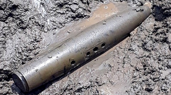 Cà Mau: Tìm thấy quả bom dài hơn 1m trong sà lan chở cát