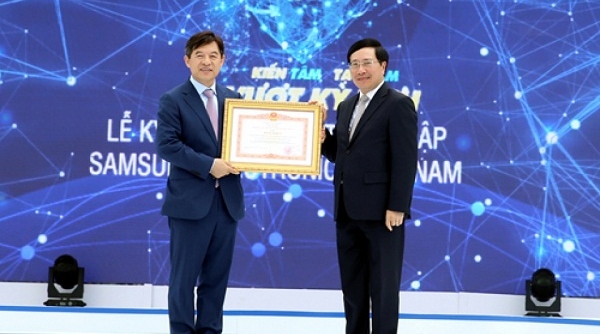 Phó Thủ tướng Phạm Bình Minh dự lễ kỷ niệm 10 năm thành lập Công ty TNHH Samsung Electronics VN
