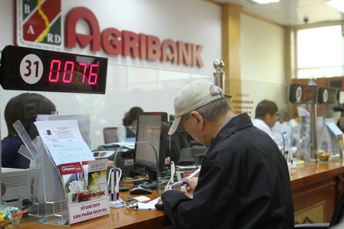 Khó hiểu vụ 400 tài khoản Agribank mất tiền: Khóa thẻ vẫn bị rút