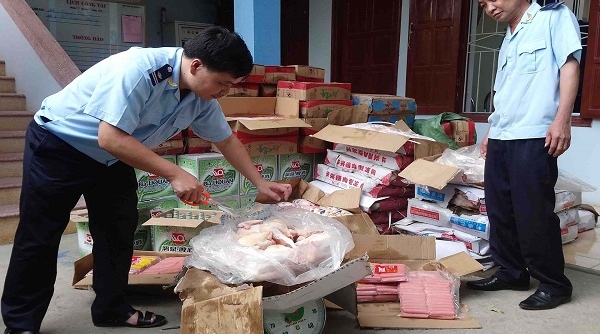 Thu giữ hơn 1 tấn thực phẩm nhập lậu tại Cao Bằng