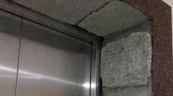 Sự cố rơi gạch ốp cửa thang máy, một bé trai 6 tuổi phải nhập viện