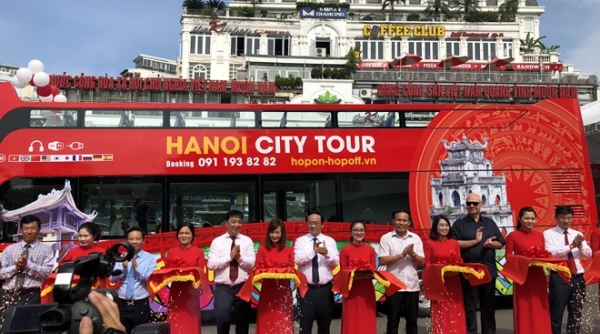 Hình ảnh xe buýt 2 tầng mui trần đầu tiên tại Hà Nội