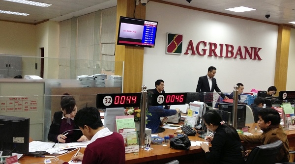 Nợ xấu của Agribank giảm mạnh, tiền gửi khách hàng vượt 1 triệu tỷ