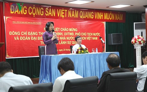 Phó Chủ tịch nước Đặng Thị Ngọc Thịnh gặp gỡ người Việt tại Luang Prabang