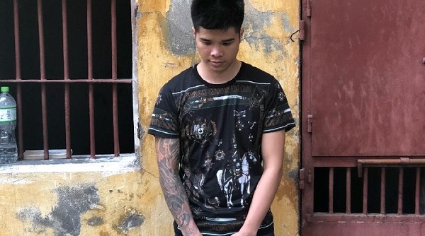 Quảng Ninh: Nam thanh niên mang theo súng và ma túy trên ô tô