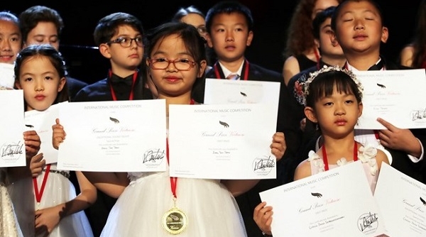Thí sinh 7 tuổi người Việt giành giải nhất cuộc thi Piano quốc tế
