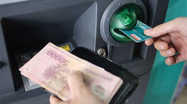 Điều chỉnh mức phí rút tiền nội địa ATM từ ngày 15/7 tới