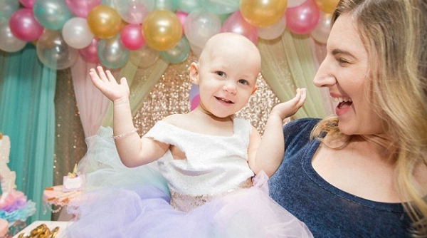 Sốc: Bé gái 15 tháng tuổi bị ung thư buồng trứng