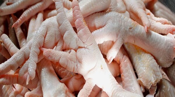 Nghi chân gà nhập khẩu từ Ba Lan nhiễm khuẩn, hải quan tăng cường giám sát