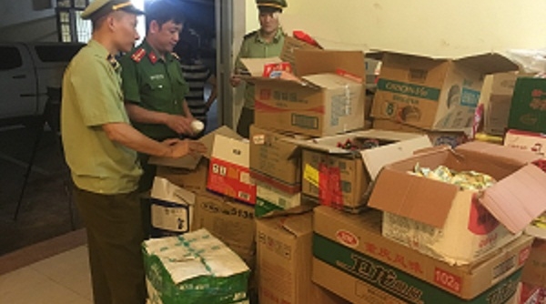 Lạng Sơn: Thu giữ lô hàng thực phẩm nhập lậu