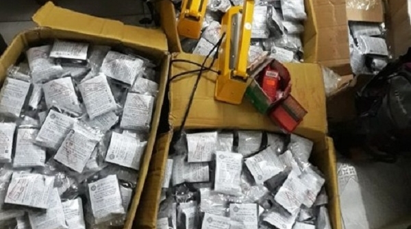 Hải Phòng: Phát hiện 10 thùng các tông chứa hơn 2.000 túi thuốc đông y không rõ nguồn gốc