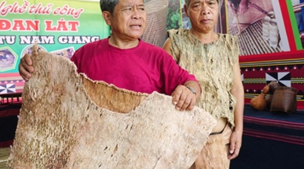 Lễ hội VH-TT các huyện miền núi tỉnh Quảng Nam: Trang phục chế biến từ vỏ cây rừng