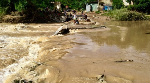 Nghệ An: Sau bão số 4, nhiều nơi bị sạt lở, sụt lún nghiêm trọng