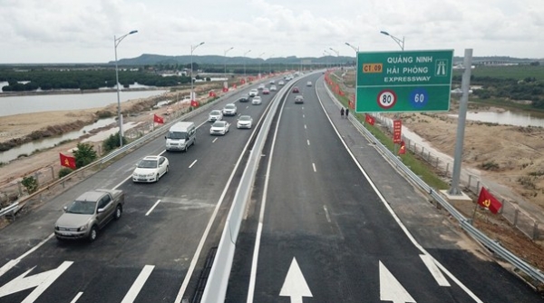 Vừa thông xe cao tốc nghìn tỷ, nườm nợp khách đổ về Hạ Long