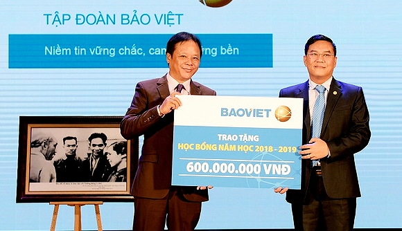 Bảo Việt trao hơn 5 tỷ đồng học bổng nhân dịp khai giảng
