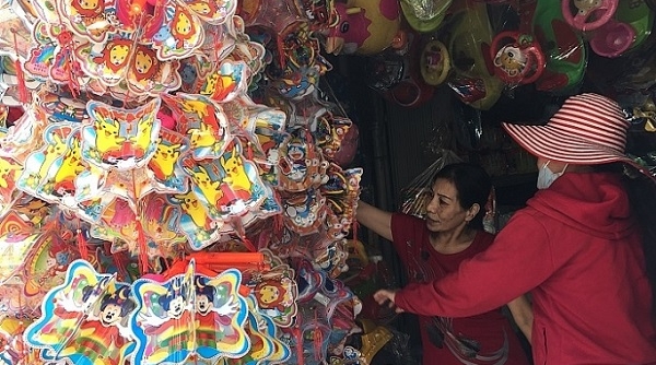 Hàng Việt chiếm lĩnh thị trường đèn lồng mùa Trung thu