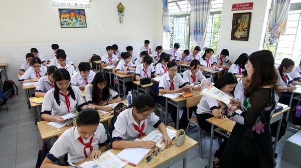Xem xét miễn học phí cho học sinh bậc THCS tại TP Hồ Chí Minh