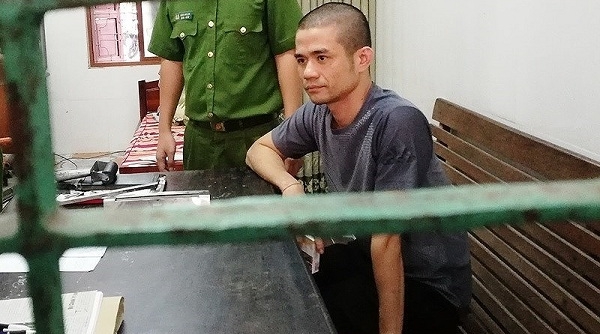 Nghệ An: Khởi tố 3 tội danh với người cố thủ bằng lựu đạn 14 tiếng