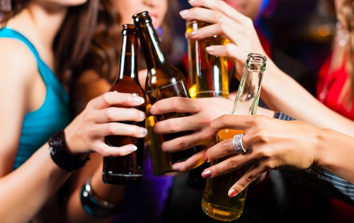 Sử dụng rượu bia: Thiệt hại nhiều hơn đóng góp