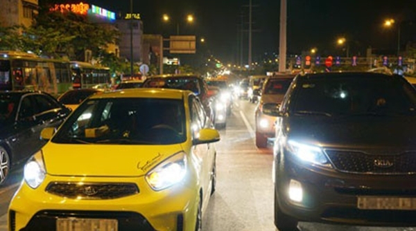 Hà Nội: Xử nghiêm các phương tiện vận tải tự ý ‘độ chế’ đèn pha