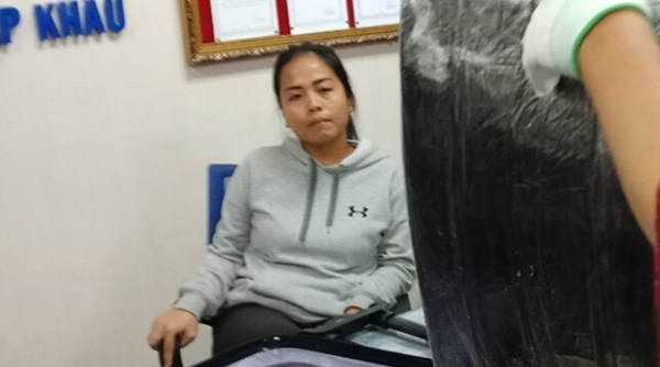 Nữ hành khách quốc tịch Malaysia ngụy trang 4,42 kg cocaine trong thành vali