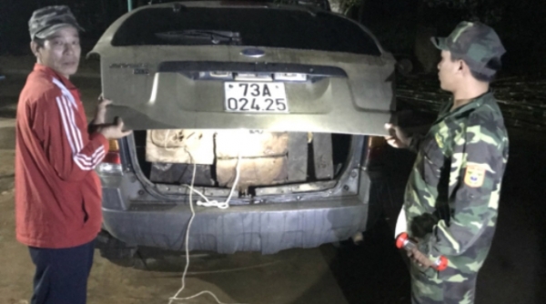 Quảng Trị: Bắt xe chở gỗ lậu, phát hiện ma túy tổng hợp