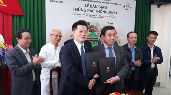 Công ty Bridgestone Việt Nam trao tặng 20 thùng rác thông minh cho tỉnh Thừa Thiên Huế