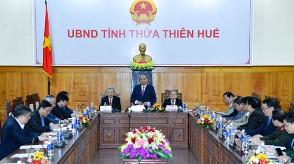 Thủ tướng Nguyễn Xuân Phúc kiểm tra công tác chuẩn bị Tết Kỷ Hợi tại Thừa Thiên - Huế
