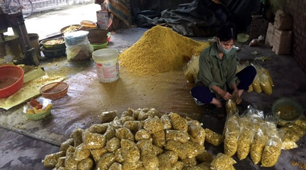 Hải Dương: Bắt quả tang cơ sở trộn lưu huỳnh vào củ riềng xay nhỏ bán ra chợ