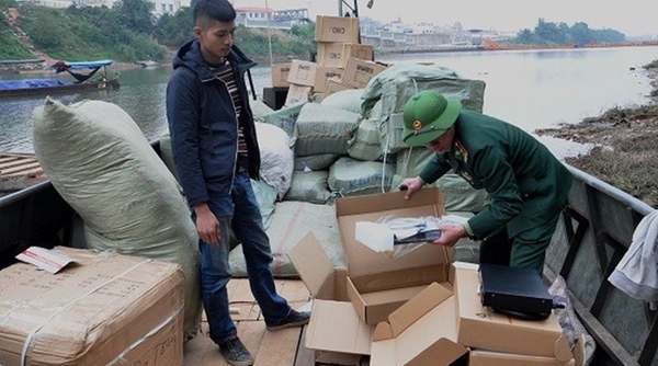 Quảng Ninh: Phát hiện đò sắt chở 4 tấn hàng hóa nhập lậu từ Trung Quốc về Việt Nam