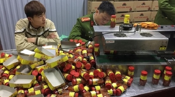 Hà Nội: Phát hiện và thu giữ 3.000 lọ sa tế của một cơ sở sản xuất giả quy mô lớn