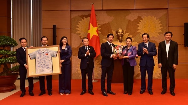 Chủ tịch Quốc hội biểu dương Văn Phú – Invest vì những đóng góp cho cộng đồng