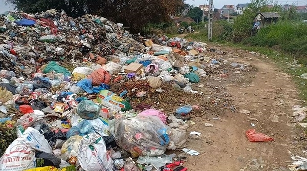 Bắc Giang: Người dân mòn mỏi chờ di chuyển bãi rác ô nhiễm