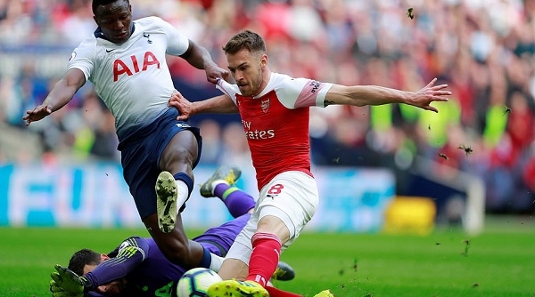 Cầm hòa Arsenal, Tottenham giúp MU có cơ hội vươn lên top 4