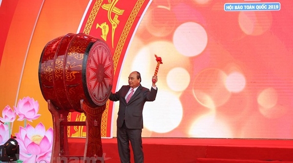 Thủ tướng Nguyễn Xuân Phúc đánh trống khai mạc Hội Báo toàn quốc 2019