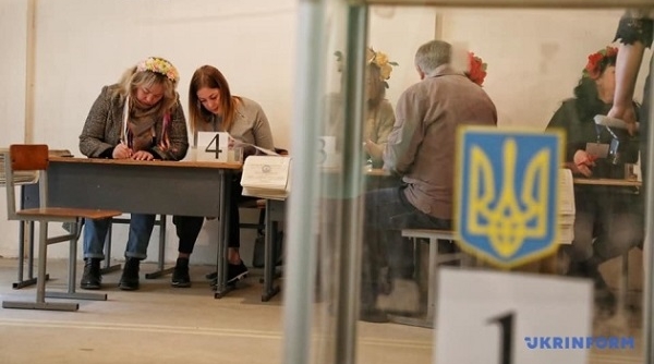 Ukraine bắt đầu ngày quyết định số phận Tổng thống Poroshenko