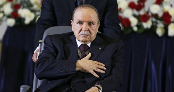 Tổng thống Algeria từ chức giữa sức ép quân đội sau 20 năm nắm quyền