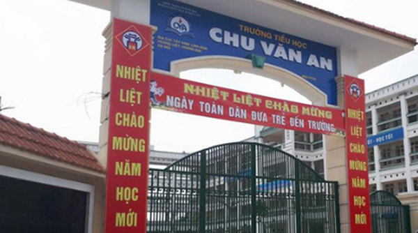 Hà Nội: Phát hiện thịt gà ôi thiu ‘tuồn’ vào trường tiểu học