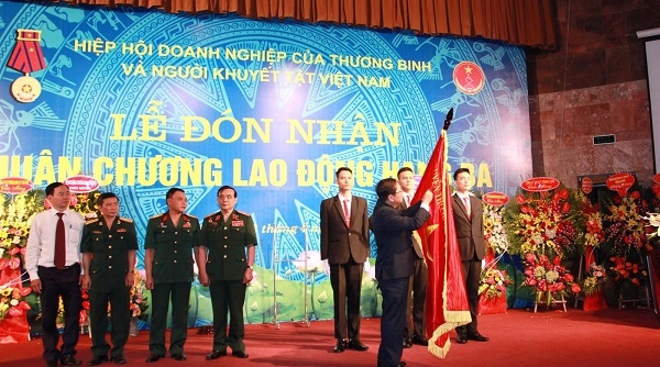 Hiệp hội Doanh nghiệp TB NKT Việt Nam nhận Huân chương Lao động hạng Ba của Chủ tịch nước