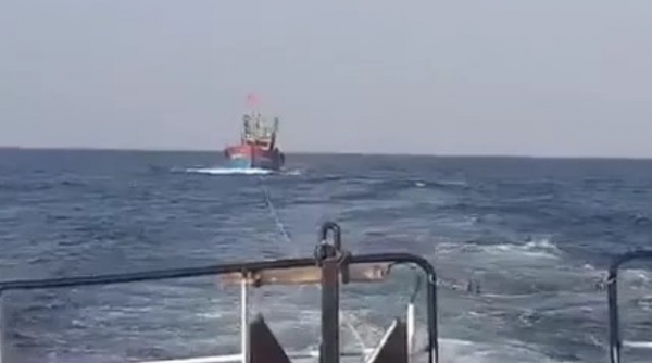 Nghệ An: Cứu tàu cá và 17 thuyền viên gặp nạn trên biển