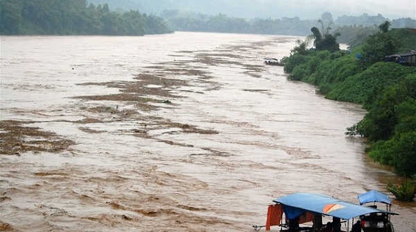 Lũ trên sông Hồng đang lên nhanh