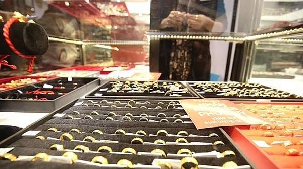 Cung vượt cầu, vàng tăng mạnh lên đỉnh mới
