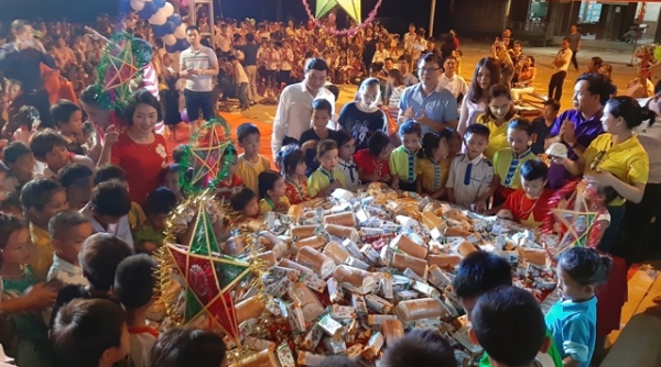 Đem “Vầng trăng yêu thương” đến với trẻ em biên giới Nghệ An