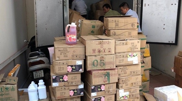 Hà Nội: Thu giữ lô hàng nguyên liệu trà sữa không rõ nguồn gốc