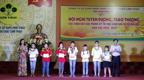 Supe Lâm Thao: Tuyên dương, trao thưởng học sinh giỏi