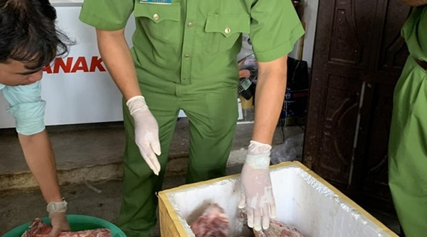 Phát hiện cơ sở chế biến thịt heo nái ôi thiu thành thịt bò tươi