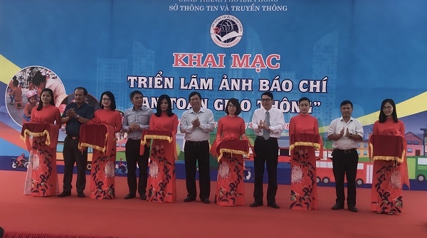 Hải Phòng: Khai mạc triển lãm ảnh báo chí 'An toàn giao thông'