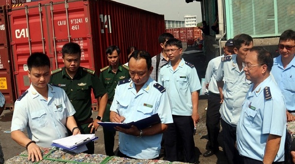 Bắt giữ 4 container phế liệu có dấu hiệu gian lận thương mại