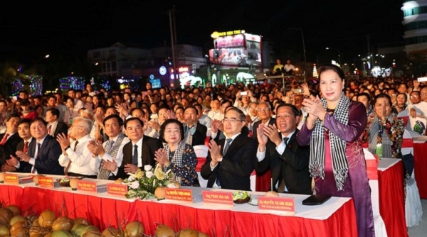 Chủ tịch Quốc hội Nguyễn Thị Kim Ngân dự Lễ hội dừa Bến Tre lần thứ V
