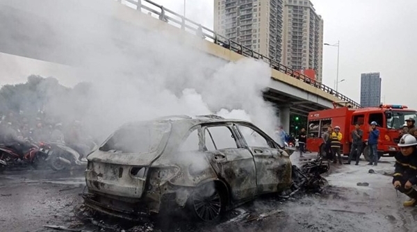 Vụ tài xế xe Mercedes gây tai nạn kinh hoàng: Lại do giày cao gót, đạp nhầm chân ga